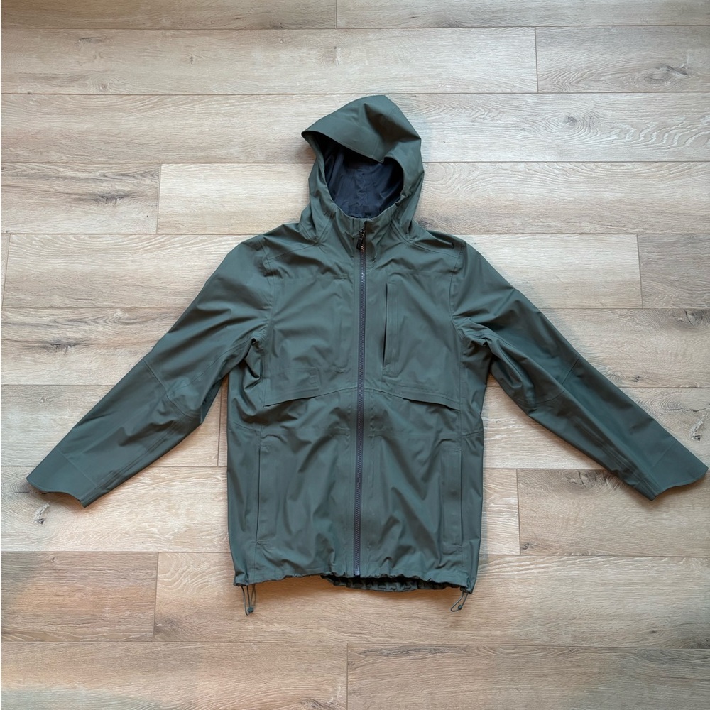 lululemon athletica Men's Olive Raincoat